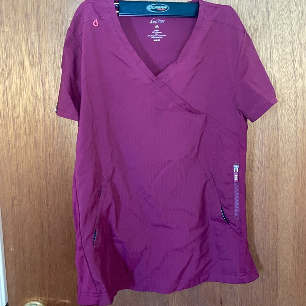 Koi lite scrub top